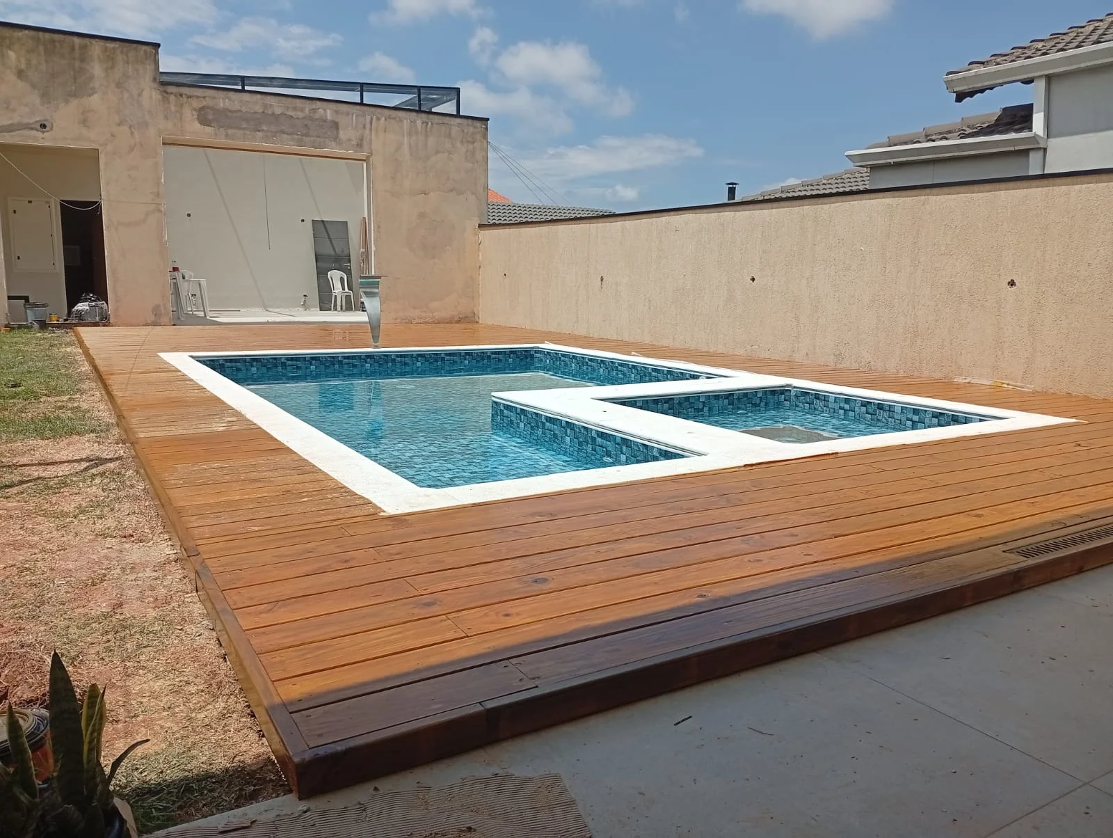 Deck de Eucalipto Tratado — foto 1