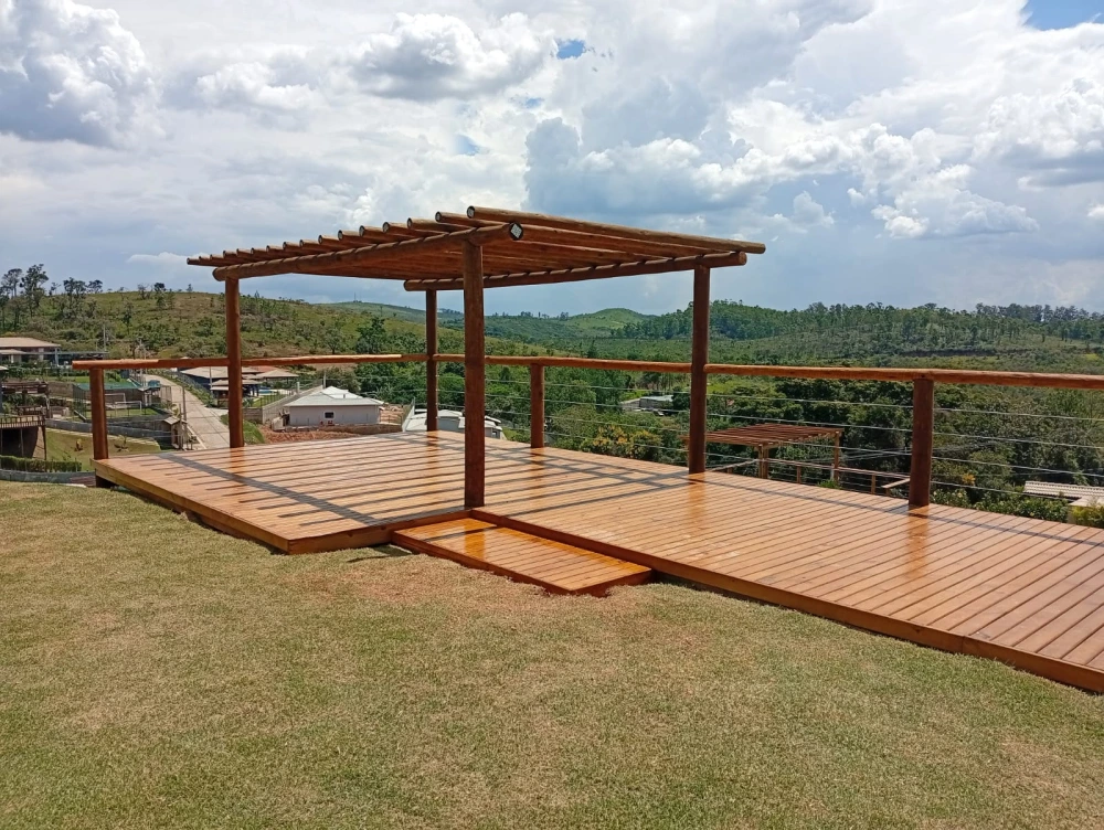 Eucalipto Tratado em Guarda-Corpos, Varandas e Pergolados