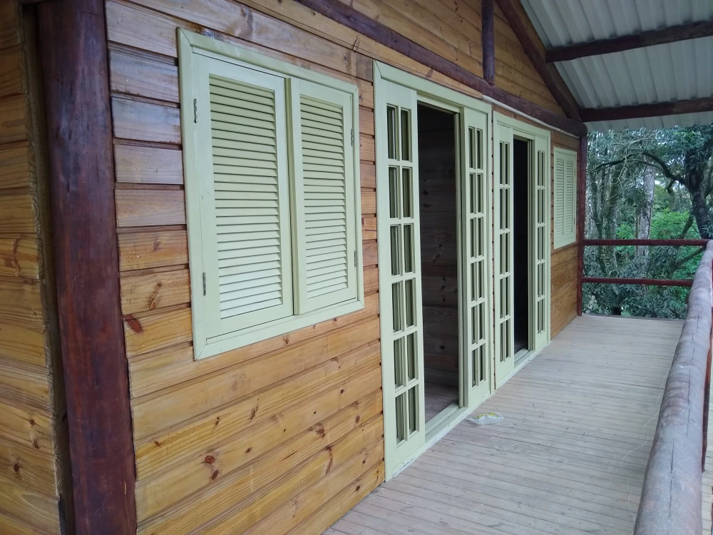 Parede De Pinus Tratado - Uma Excelente Opção