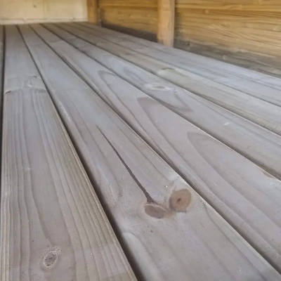 Deck de Pinus Tratado Boleado 9,5cm com 3,00m