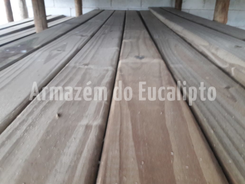 Deck de pinus tratado — Armazém do Eucalipto