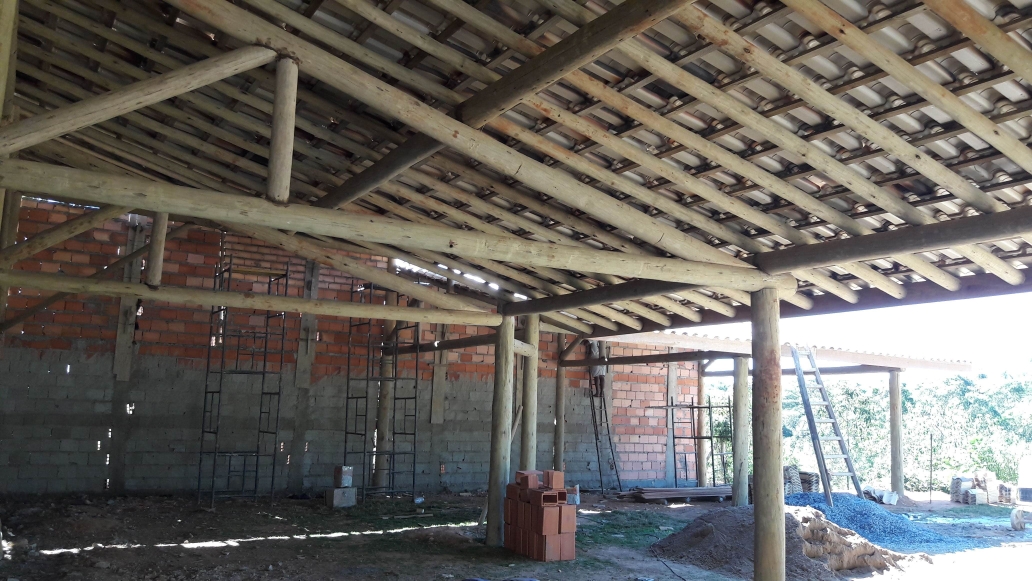 Estrutura de varanda em eucalipto tratado