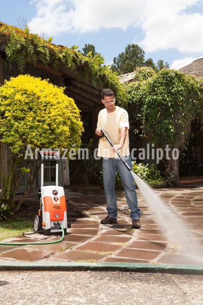 Roçadeira e Soprador para Áreas Externas