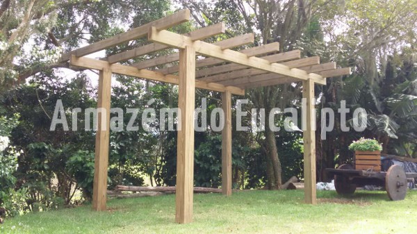 Pérgola e Cobertura de Madeira Tratada