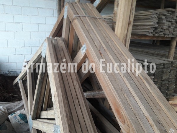 Tábuas e Vigas de Pinus Tratado